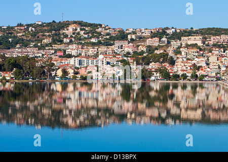 Tradizionale città greca di Argostoli presso l'isola di Cefalonia in Grecia Foto Stock