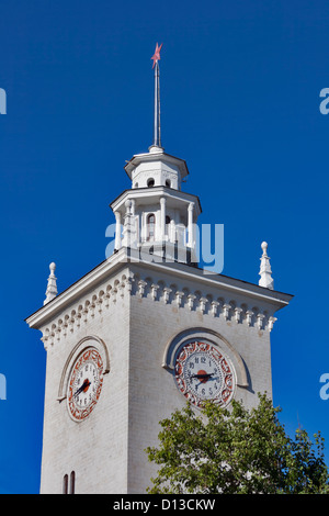 La torre dell'orologio di Simferopol railroad station. Crimea, Ucraina Foto Stock