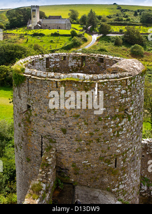 Manorbier Castle un castello normanno sulla costa gallese vicino Tenby in Pembrokeshire costruito da William de Barri nella dodicesima secolo Foto Stock