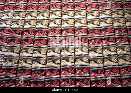 Converse scarpa conservare a Broadway , Soho di New York City, Foto Stock