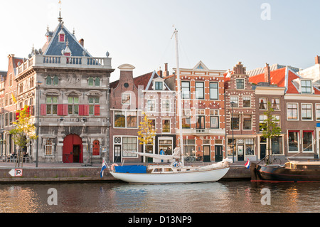 Strade e canali di Haarlem, Paesi Bassi Foto Stock