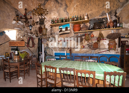 Interno della cucina sala da pranzo area metropolitana integrata al Eguren Ugarte cantina in provincia di Álava, Paese Basco, Spagna Foto Stock