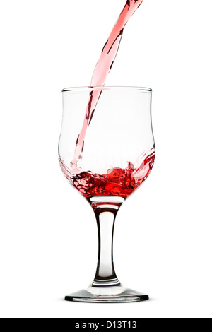 Il vino rosso è versata nel bicchiere Foto Stock