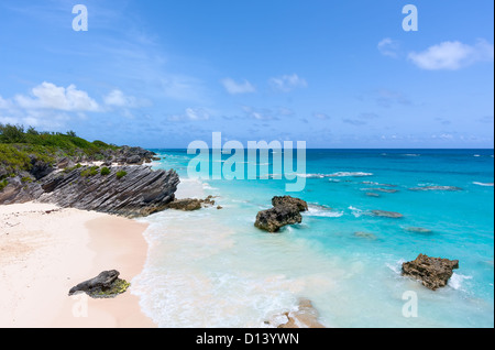 Baia a ferro di cavallo in Bermuda in una giornata di sole. Foto Stock