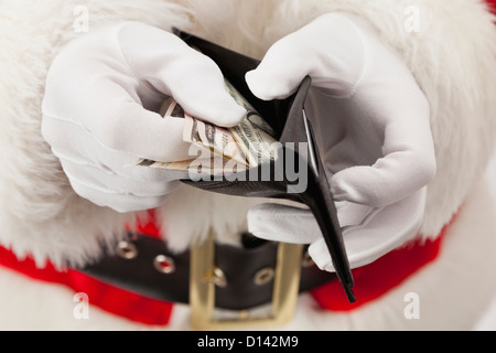 Stati Uniti d'America, Illinois, Metamora, Santa Claus conteggiare denaro in portafoglio Foto Stock