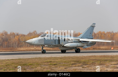 Jet militare bomber Su-24 Foto Stock