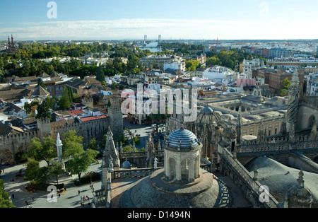 Vista sui tetti a Siviglia Spagna cattedrale Foto Stock