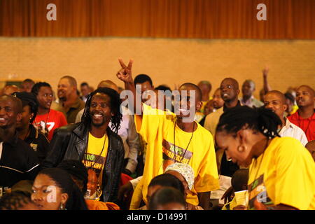 POTCHEFSTROOM, SUD AFRICA: i sostenitori del presidente Jacob Zuma call per Zuma per essere dato un secondo termine durante al Jacob Zuma Centennial lezione su dicembre 6, 2012 a Potchefstroom, Sud Africa. La conferenza è parte dell'ANC centenario celebrazioni in onore del partito da presidenti ed è l'ultimo prima della loro conferenza elettivo in Mangaung. (Foto di Gallo Immagini / Sowetan / Vathiswa Rusel) Foto Stock