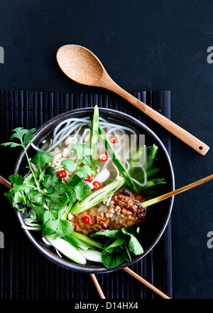 Ciotola di vietnamiti noodle soup Foto Stock