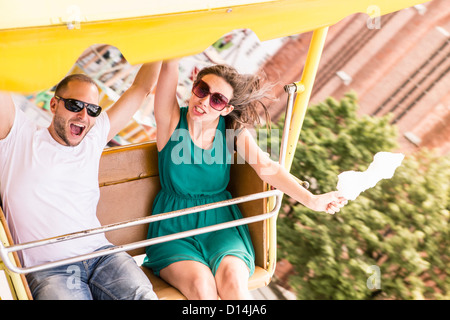 Paio di equitazione parco divertimenti ride Foto Stock