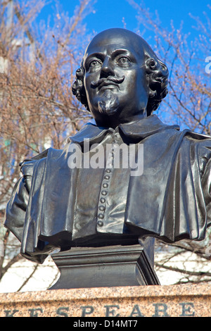 Città di Londra un busto di Shakespeare in un giardino in corrispondenza della giunzione di amore e di corsia Aldermanbury Foto Stock