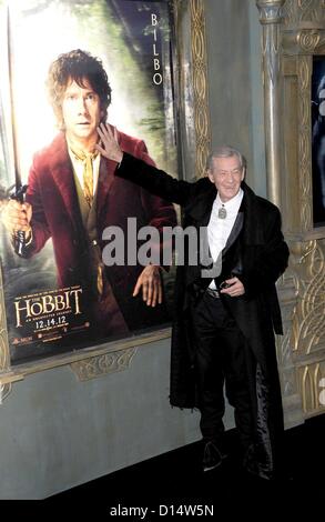 Ian McKellen presso gli arrivi per THE HOBBIT: un inaspettato viaggio Premiere, il Teatro Ziegfeld, New York, NY Dicembre 6, 2012. Foto di: Kristin Callahan/Everett Collection Foto Stock