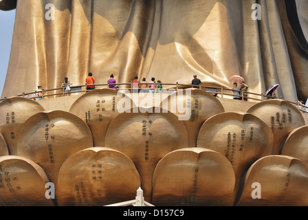 Il Grande Buddha a Lingshan - Ling Shan è situato a sud della montagna di Longshan; uno dei più grandi statue di Buddha. Foto Stock