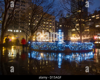 Albero di natale e luci, Madison Square Park, NYC Foto Stock