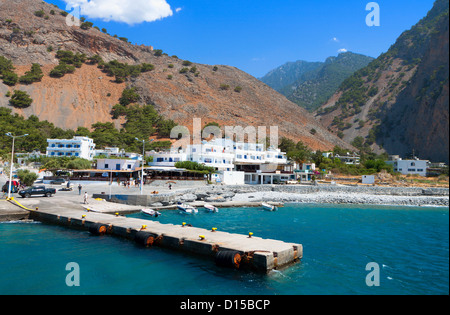 Aghia Roumeli bay e l'uscita della gola di Samaria a Creta in Grecia Foto Stock