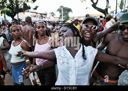Santiago de Cuba, Cuba, frolic in una street parade Foto Stock