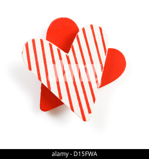 Due cuori di legno su sfondo bianco, percorso di clipping incluso Foto Stock