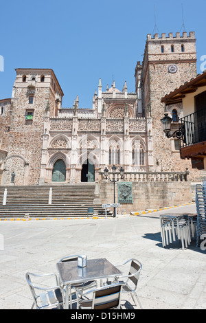 Guadalupe, Spagna: il Monastero reale di Santa Maria de Guadalupe si trova nella Plaza Mayor di Guadalupe Caceres provincia. Foto Stock