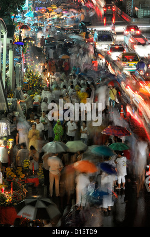 Sharadha Sharada Navratri festival indù Sathorn road Bangkok thailandia durga culto santuario offerta di alimenti speciali Foto Stock