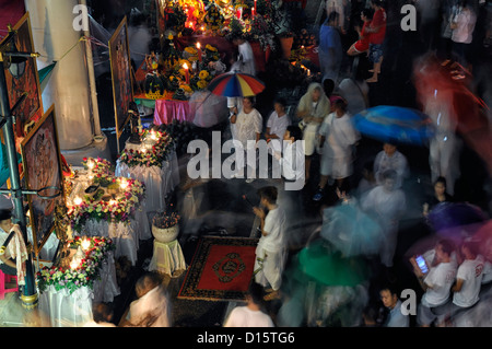 Sharadha Sharada Navratri festival indù Sathorn road Bangkok thailandia durga culto santuario offerta di alimenti speciali Foto Stock