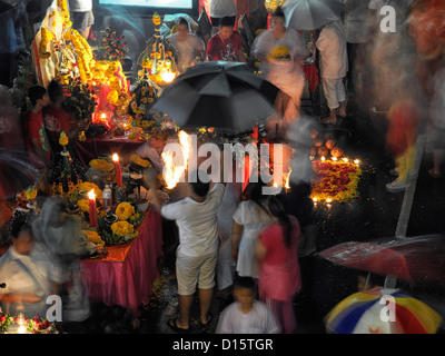 Sharadha Sharada Navratri festival indù Sathorn road Bangkok thailandia durga culto santuario offerta di alimenti speciali Foto Stock