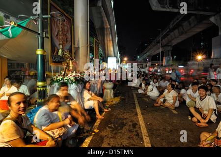 Sharadha Sharada Navratri festival indù Sathorn road Bangkok thailandia durga culto santuario offerta di alimenti speciali Foto Stock