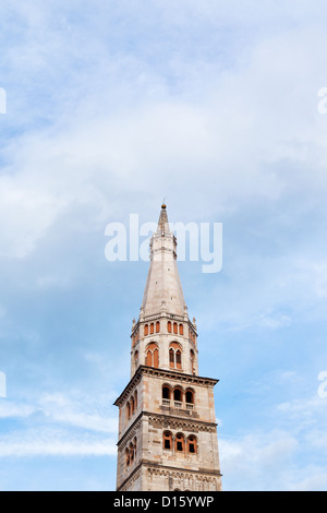 Torre della Ghirlandina - La torre campanaria del Duomo di Modena, Italia Foto Stock