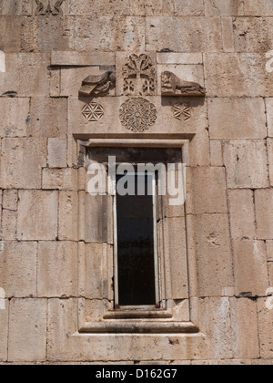 Monastero di Geghard finestra dettaglio carving Foto Stock