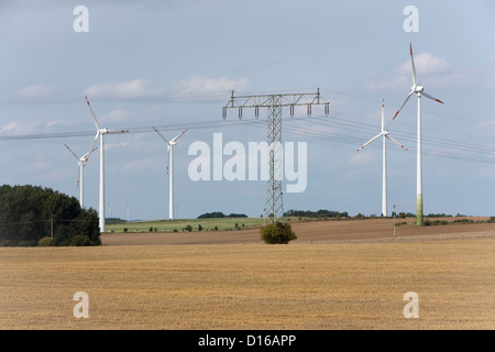 Le turbine eoliche a Prenzlau, uckermark district, Brandeburgo, Germania Foto Stock