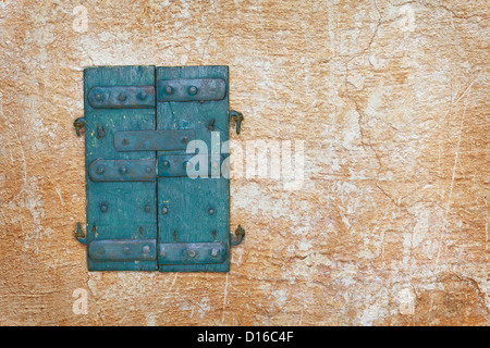 Vecchie porte in legno - Imposte sulla parete Foto Stock