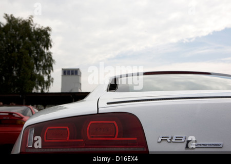 Il retro di un Audi R8 supercar parcheggiata in un'auto show. Foto Stock