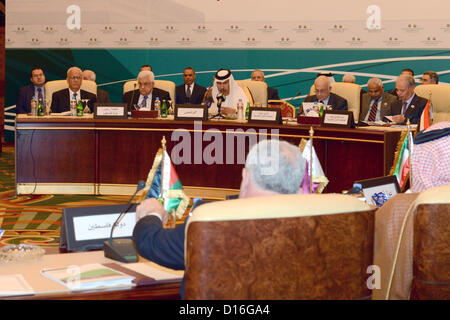 Dicembre 9, 2012 - Agenda di Doha, Doha, Qatar - il presidente palestinese Mahmoud Abbas si incontra con la maggiore arabo comitato di sorveglianza a Doha, 9 dicembre, 2012 (credito Immagine: © Thaer Ganaim APA/images/ZUMAPRESS.com) Foto Stock