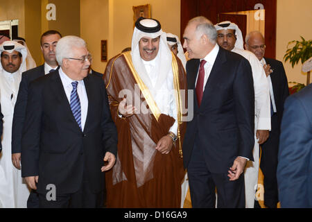 Dicembre 9, 2012 - Agenda di Doha, Doha, Qatar - il presidente palestinese Mahmoud Abbas incontra Sheikh Hamad bin Jasem Al Thani i Primi Ministri del Qatar a Doha, 9 dicembre, 2012 (credito Immagine: © Thaer Ganaim APA/images/ZUMAPRESS.com) Foto Stock