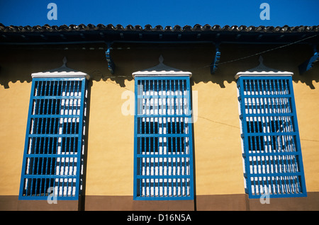 Casa cubana facciata con tre finestre, Trinidad, Cuba Foto Stock