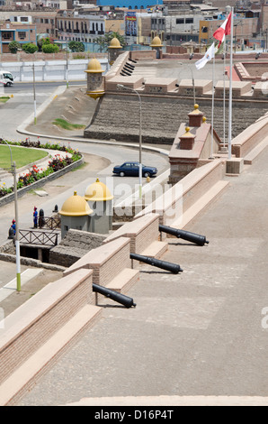 Real Felipe fort nella città di Lima. Il Perù. Foto Stock