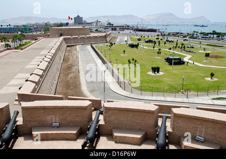 Real Felipe fort nella città di Lima. Il Perù. Foto Stock