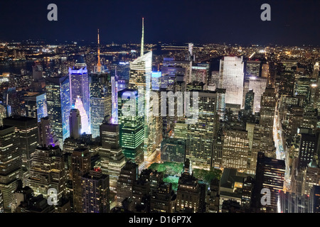La città di New York Uptown panorama con Times Square nella notte Foto Stock