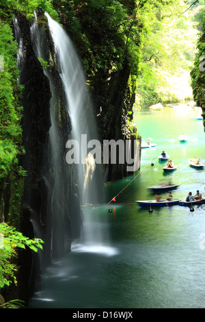 La cascata e il fiume Gokase in Takachiho gorge, Prefettura di Miyazaki Foto Stock