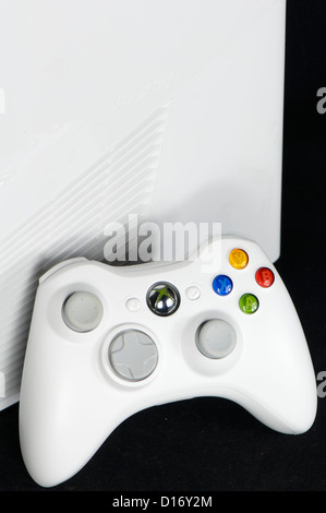 Nuova serie di Xbox 360 set di bianco da Microsoft. Foto Stock