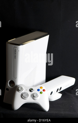 Nuova serie di Xbox 360 set di bianco da Microsoft. Foto Stock