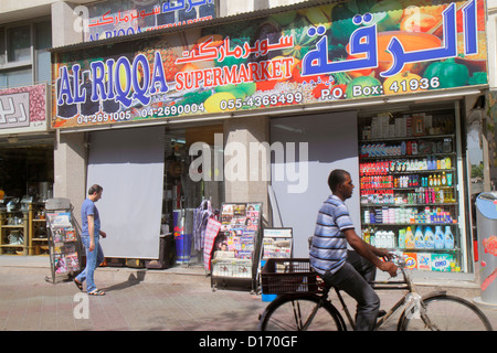 Dubai UAE,Emirati Arabi Uniti,Medio Oriente orientale,Deira,al Rigga,al Riqqa Supermarket,negozio di alimentari,mercato,shopping shopper shopping negozi marke Foto Stock