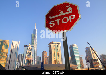 Dubai UAE,Emirati Arabi Uniti,Medio Oriente orientale,Jumeirah Lake Towers Metro Station,Lake City Tower,Almas Tower,Indigo Tower,Lake Terrace,Building,h Foto Stock