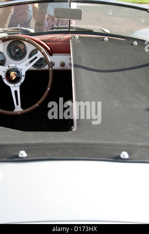 L'interno di un classico della Porsche Speedster. Foto Stock