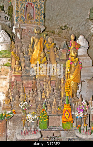 Statue di buddha, grotta di Pak ou, Laos Foto Stock