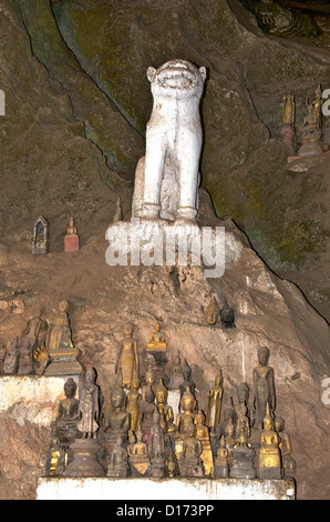 Statue di buddha, grotta di Pak ou, Laos Foto Stock