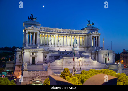 L'Italia, Lzio, Roma, Piazza Venezia, vista dell'edificio Vittoriano Foto Stock