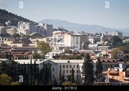 Vista sul centro di Tbilisi da piazza Europa in una giornata di sole Foto Stock