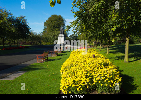 Carnegie statua, Dunfermline Pittencrieff park, Fife, Scozia, Regno Unito Foto Stock