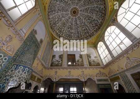 Dipinti nella Reception Hall della Dowager Sultan Appartamenti della Regina Madre Topkapi Palace Istanbul Turchia Foto Stock