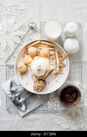 Piastra del bignè con fiocchi d'avena Foto Stock